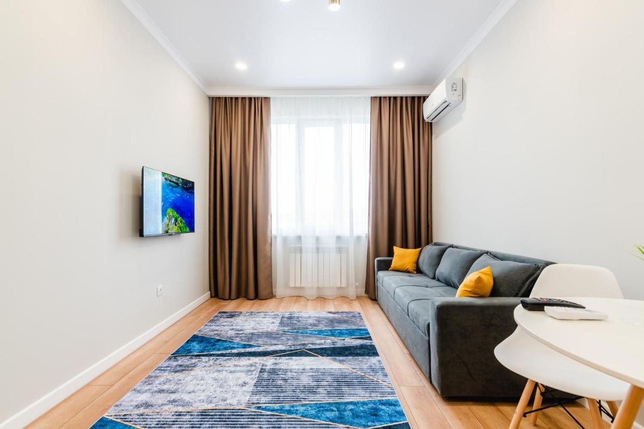 Comfortable Apartment Almaty Esterno foto